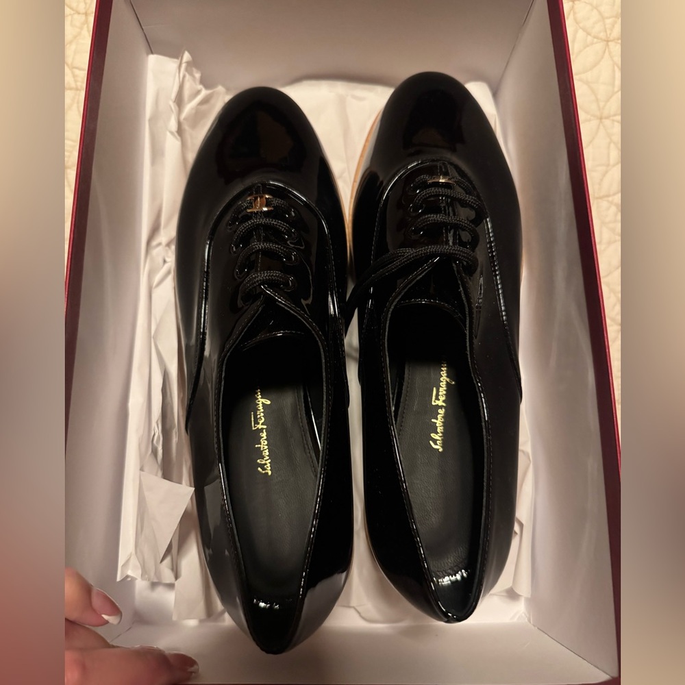 New in box Salvatore Ferrgamo Black Patent Leather Platform Oxfords 9C